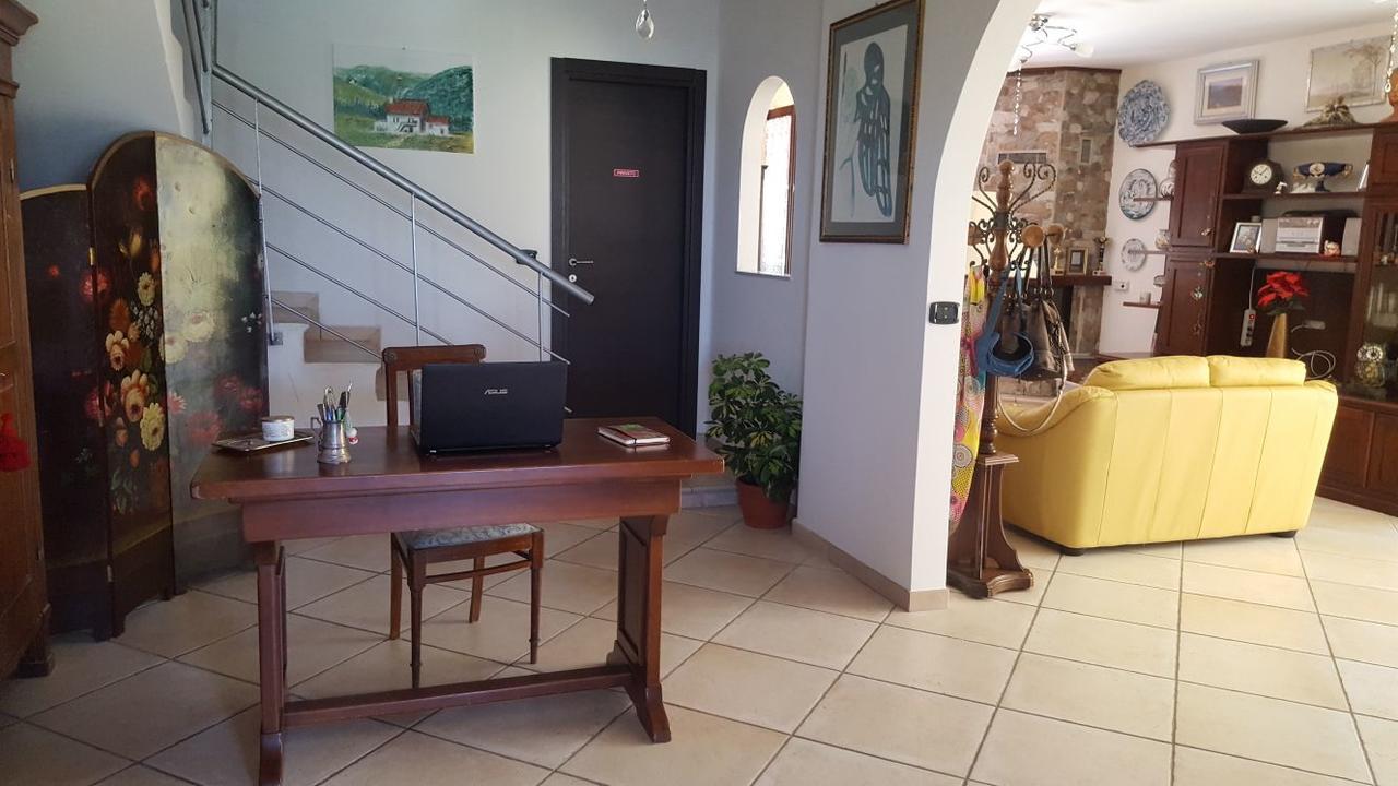 B&B La Taverna Degli Angeli Vezzi Portio Exterior foto